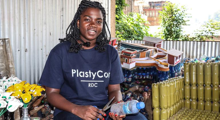 Les artisanes d'un avenir durable : une Congolaise valorise les déchets plastiques et leur donne une seconde vie